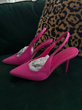 JOURNEE COLLECTION Elleney Stiletto Heels in Fuchsia